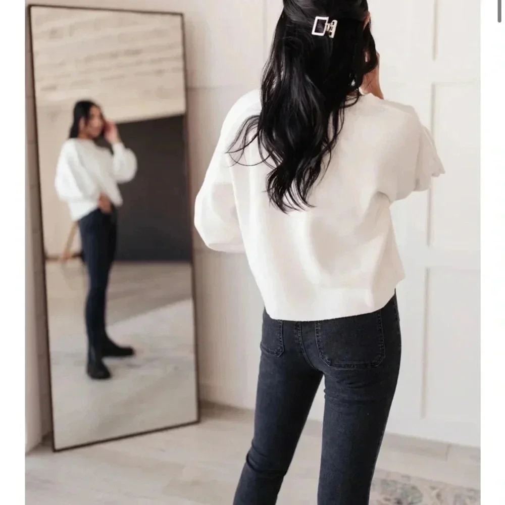 High-rise soft stretch OAT New York feature sailor style pockets and a button 24 - Picture 3 of 4